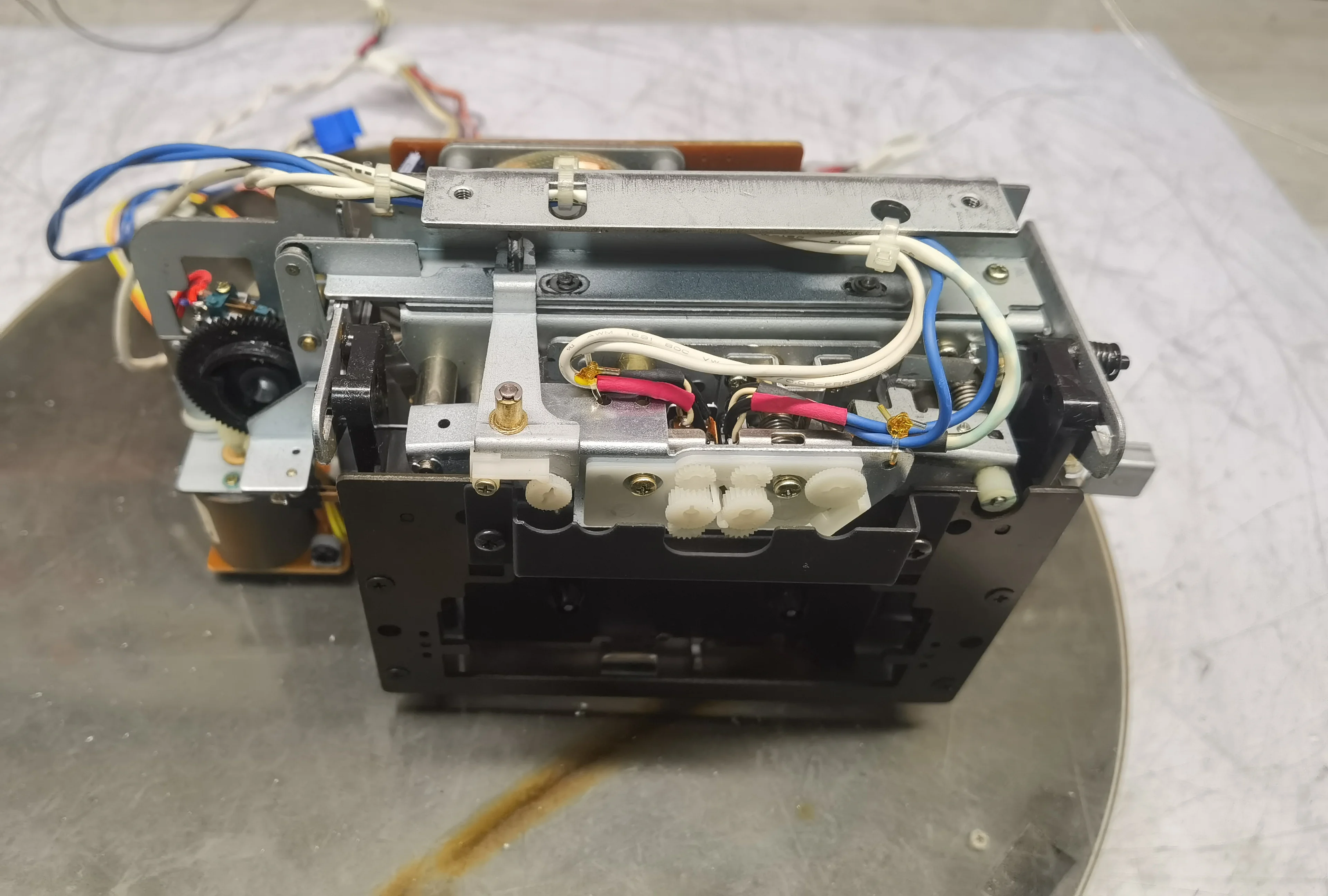 Nakamichi CR-7 - horizontal loading mechanism exposed